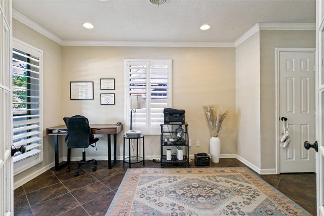 5012 Calmont Avenue, Fort Worth, TX 76107