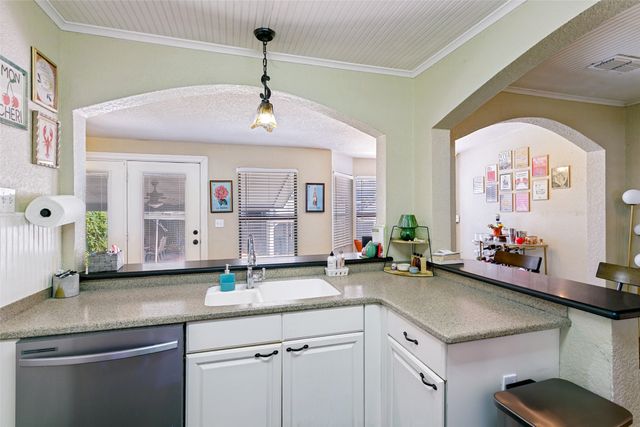 5012 Calmont Avenue, Fort Worth, TX 76107