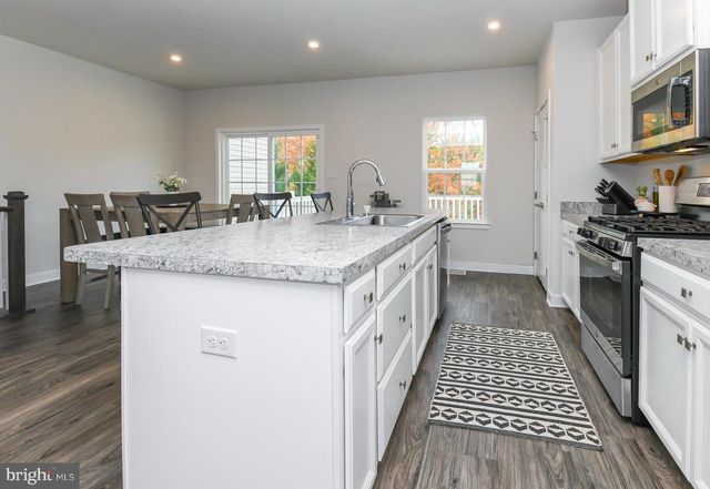 28 PEACOCK CIR, Sewell, NJ 08080