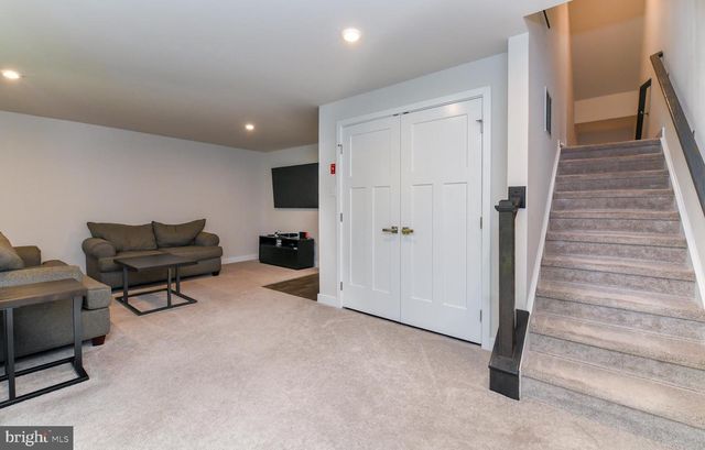 28 PEACOCK CIR, Sewell, NJ 08080