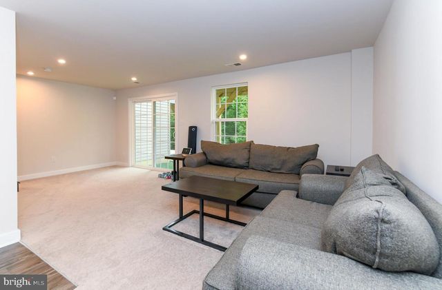 28 PEACOCK CIR, Sewell, NJ 08080