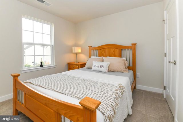 28 PEACOCK CIR, Sewell, NJ 08080