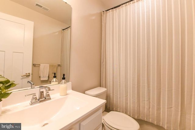 28 PEACOCK CIR, Sewell, NJ 08080