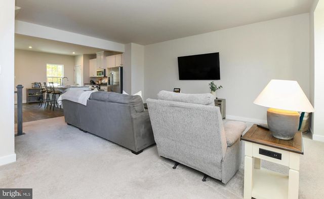 28 PEACOCK CIR, Sewell, NJ 08080