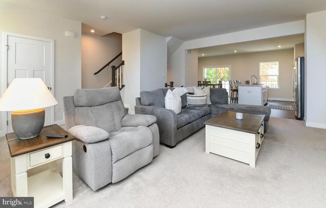 28 PEACOCK CIR, Sewell, NJ 08080