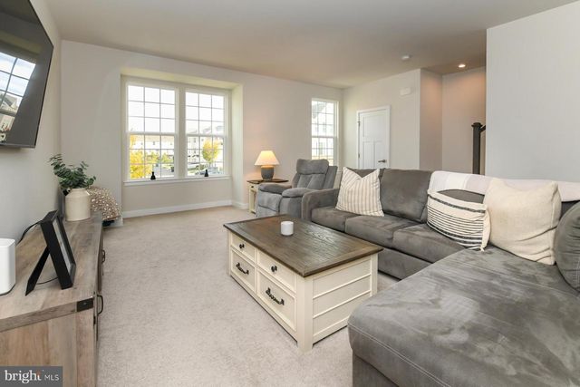 28 PEACOCK CIR, Sewell, NJ 08080