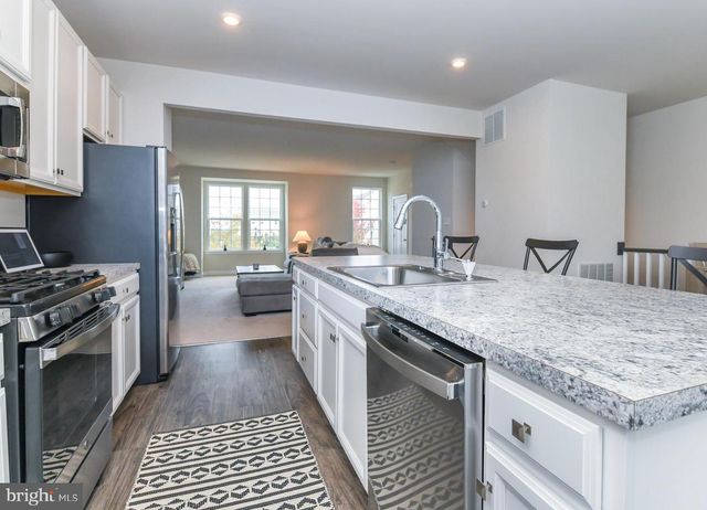 28 PEACOCK CIR, Sewell, NJ 08080