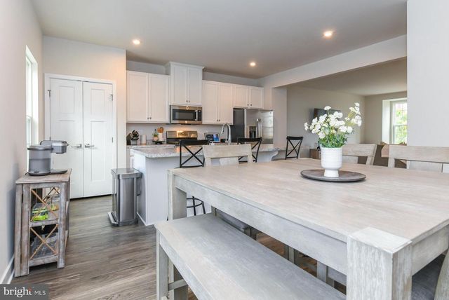 28 PEACOCK CIR, Sewell, NJ 08080