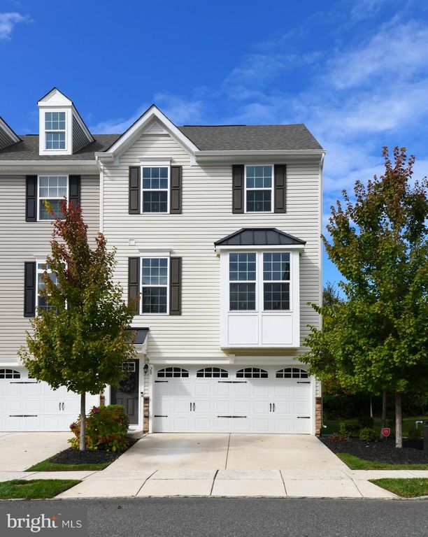 28 PEACOCK CIR, Sewell, NJ 08080