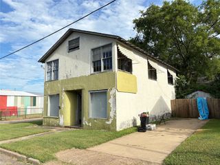 206 E 9th Street, Mt Pleasant, TX 75455
