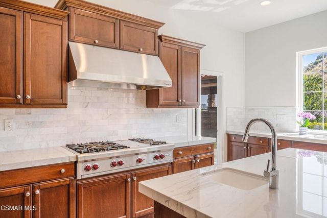 318 Loire Valley Drive, Simi Valley, CA 93065