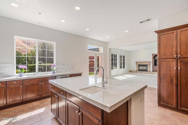 318 Loire Valley Drive, Simi Valley, CA 93065