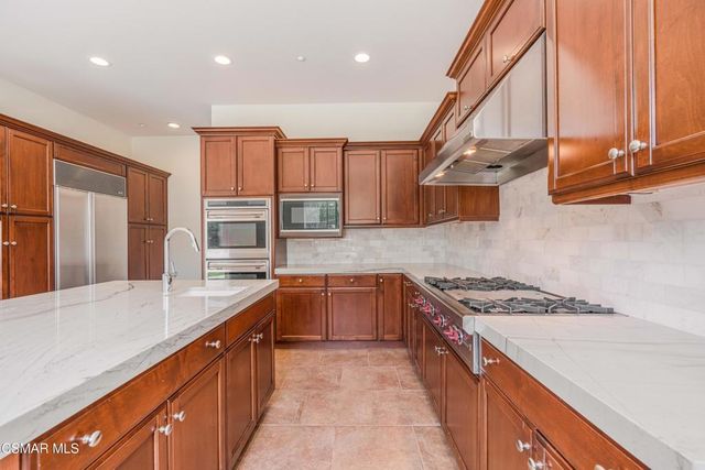 318 Loire Valley Drive, Simi Valley, CA 93065
