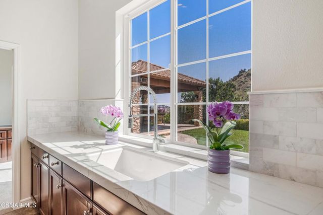 318 Loire Valley Drive, Simi Valley, CA 93065