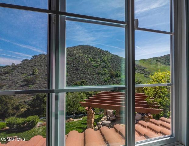 318 Loire Valley Drive, Simi Valley, CA 93065