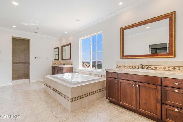 318 Loire Valley Drive, Simi Valley, CA 93065
