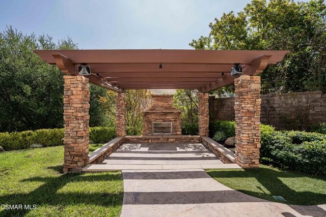 318 Loire Valley Drive, Simi Valley, CA 93065