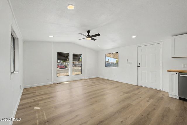 7704 E Glade Avenue, Mesa, AZ 85209