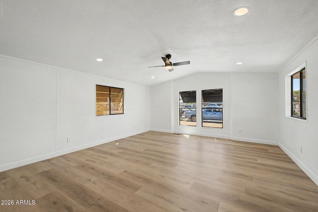 7704 E Glade Avenue, Mesa, AZ 85209