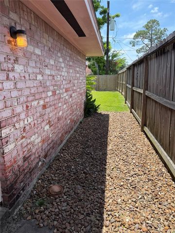 5607 Viking Drive, Houston, TX 77092