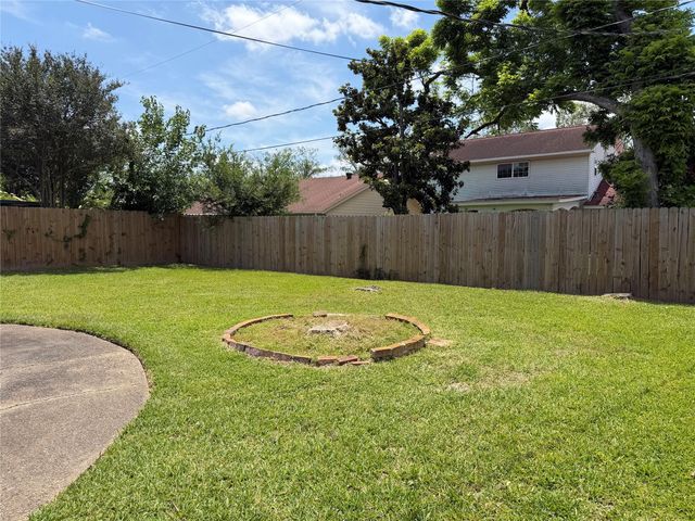 5607 Viking Drive, Houston, TX 77092
