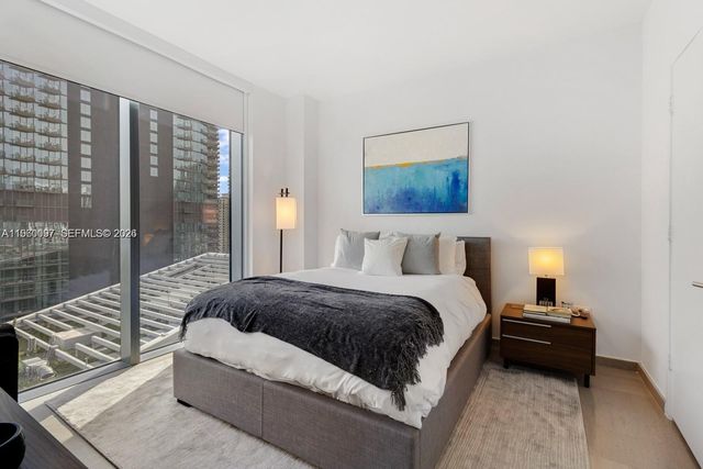 68 SE 6th St 2101, Miami, FL 33131