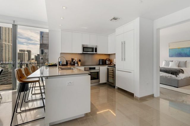 68 SE 6th St 2101, Miami, FL 33131