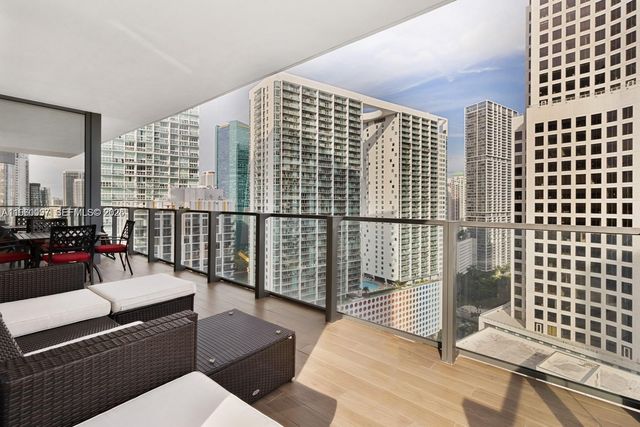 68 SE 6th St 2101, Miami, FL 33131