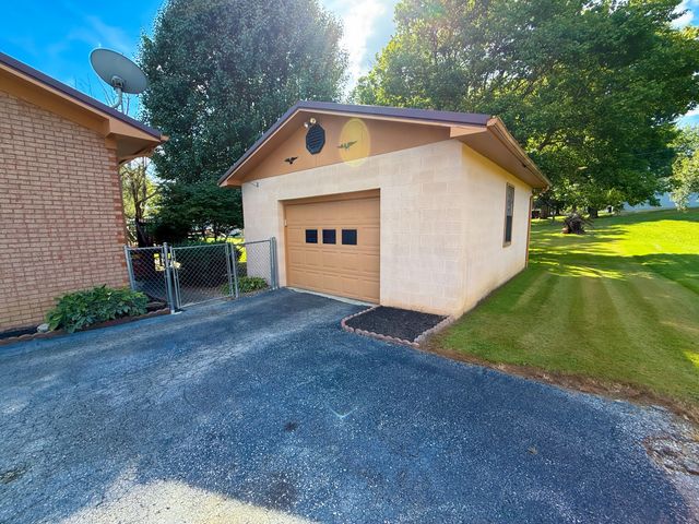 929 Jackson Fariston Road, London, KY 40744