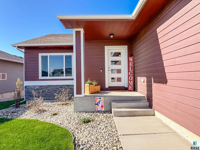6805 E Smyrna Cir Circle, Sioux Falls, SD 57110