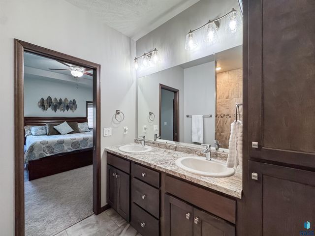 6805 E Smyrna Cir Circle, Sioux Falls, SD 57110