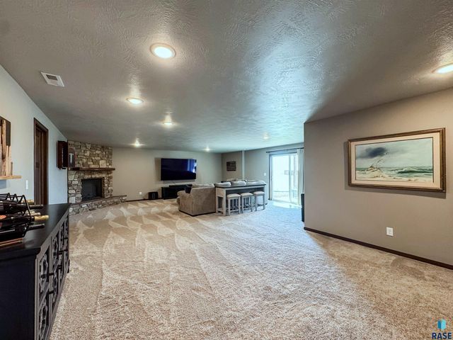 6805 E Smyrna Cir Circle, Sioux Falls, SD 57110