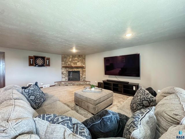 6805 E Smyrna Cir Circle, Sioux Falls, SD 57110