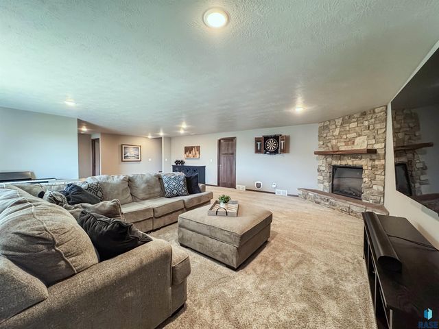 6805 E Smyrna Cir Circle, Sioux Falls, SD 57110