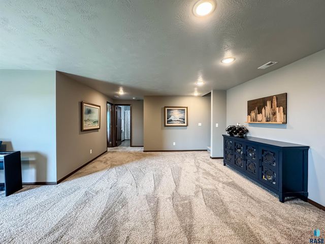 6805 E Smyrna Cir Circle, Sioux Falls, SD 57110