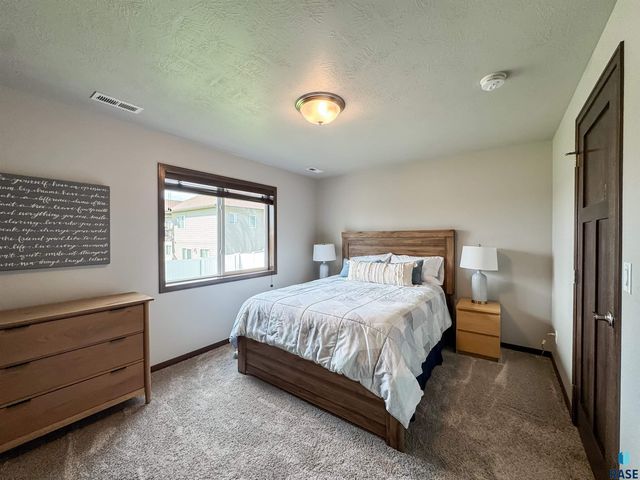 6805 E Smyrna Cir Circle, Sioux Falls, SD 57110