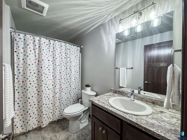 6805 E Smyrna Cir Circle, Sioux Falls, SD 57110