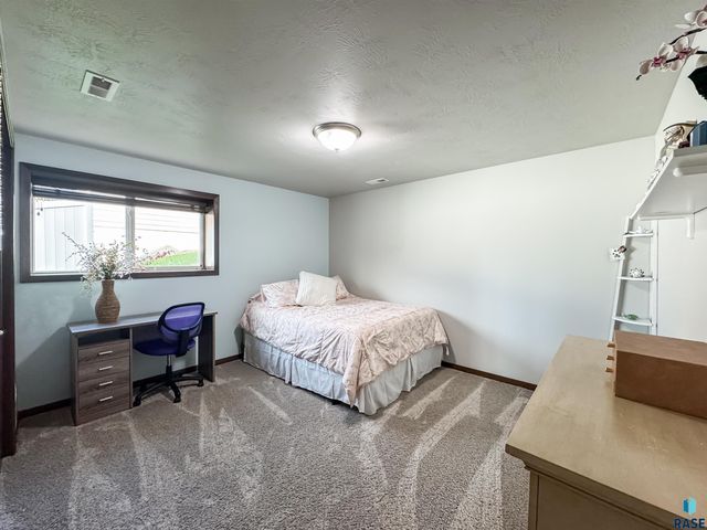 6805 E Smyrna Cir Circle, Sioux Falls, SD 57110