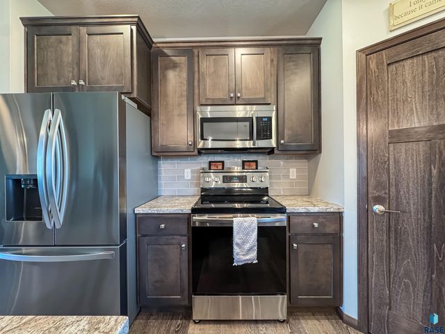 6805 E Smyrna Cir Circle, Sioux Falls, SD 57110