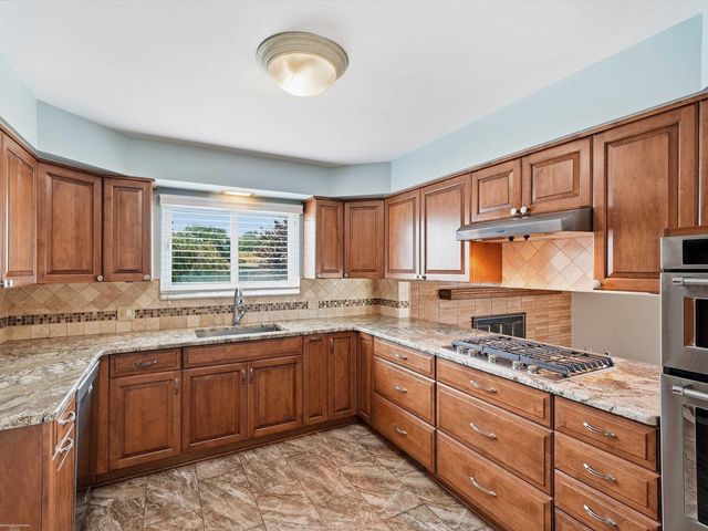 14597 Common Road, Warren, MI 48088