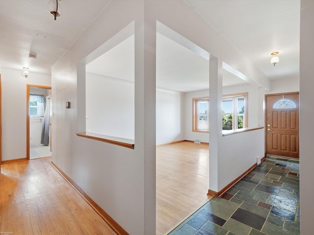 14597 Common Road, Warren, MI 48088