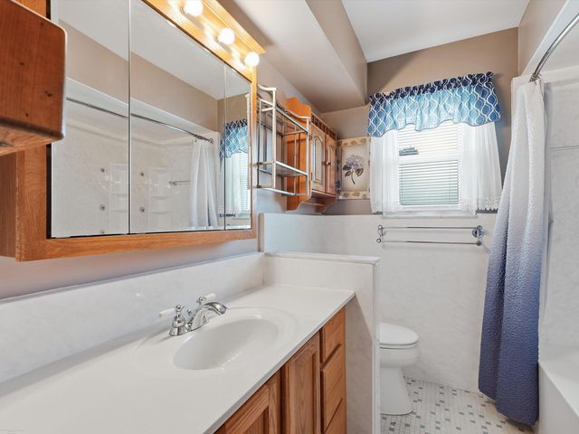 14597 Common Road, Warren, MI 48088