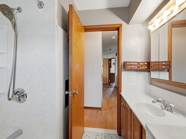 14597 Common Road, Warren, MI 48088