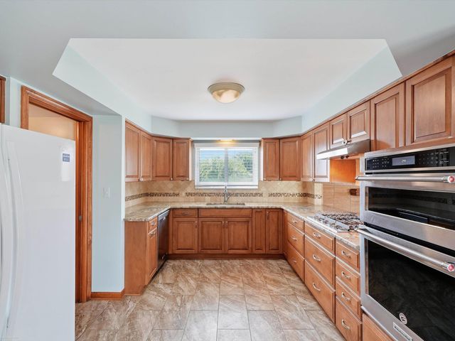 14597 Common Road, Warren, MI 48088