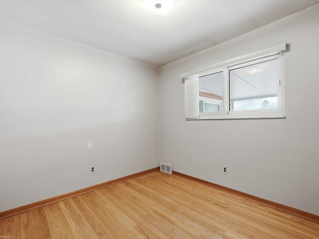 14597 Common Road, Warren, MI 48088