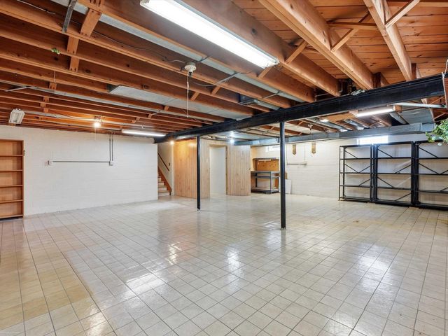 14597 Common Road, Warren, MI 48088