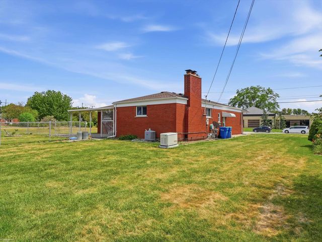 14597 Common Road, Warren, MI 48088
