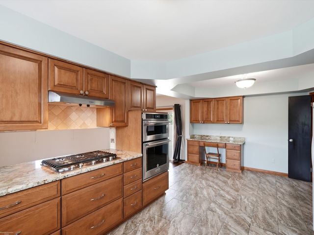 14597 Common Road, Warren, MI 48088