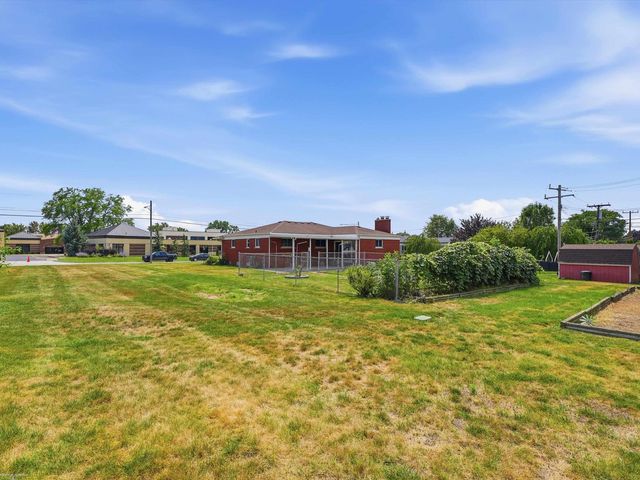 14597 Common Road, Warren, MI 48088