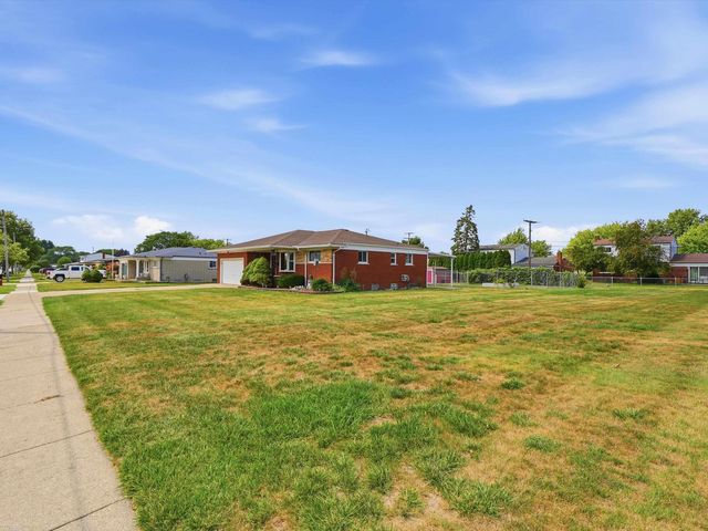 14597 Common Road, Warren, MI 48088